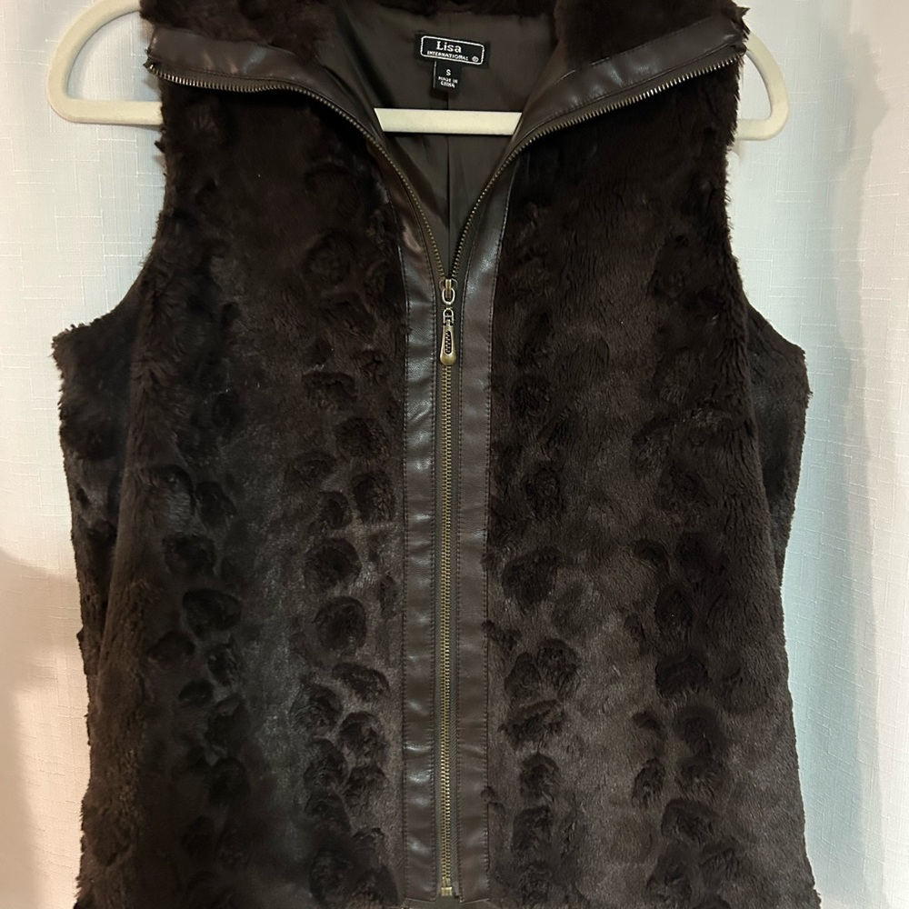 Lisa International Women's Brown Faux Fur Vest old money on trend fashion size S